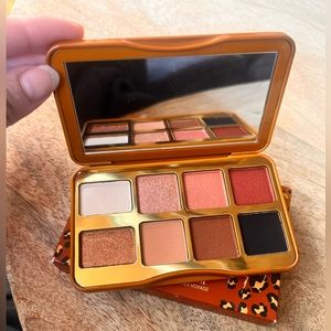 Too Faced Kitty Likes To Scratch eyeshadow palette